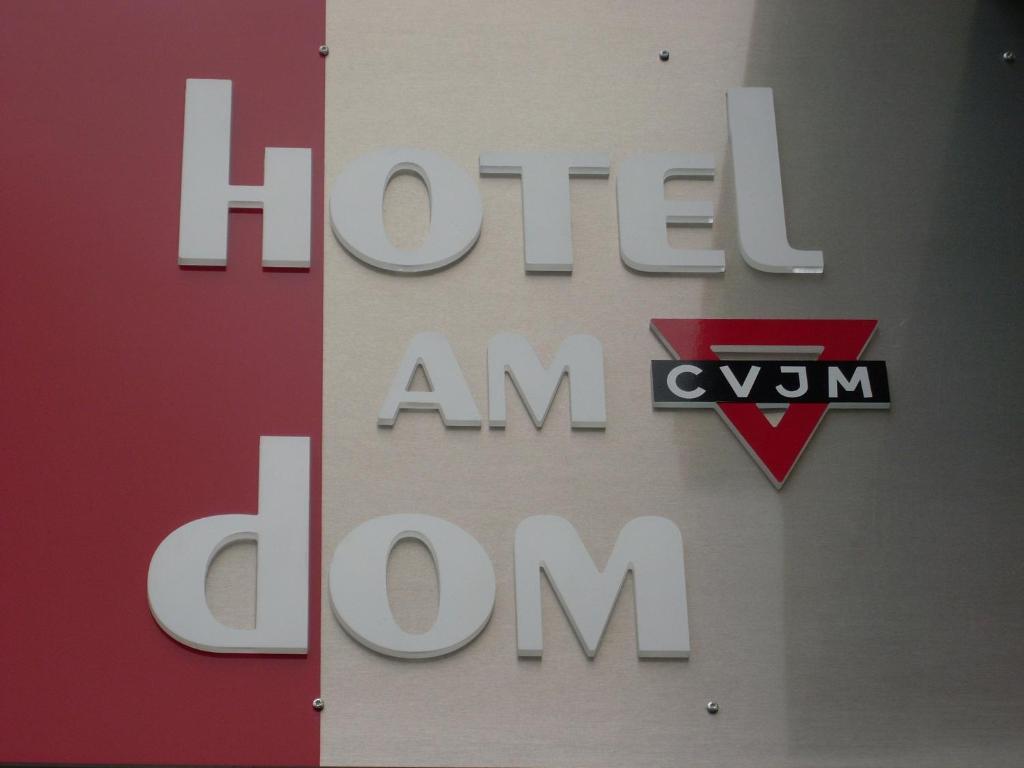 Cvjm Hotel Am Dom لوبيك المظهر الخارجي الصورة